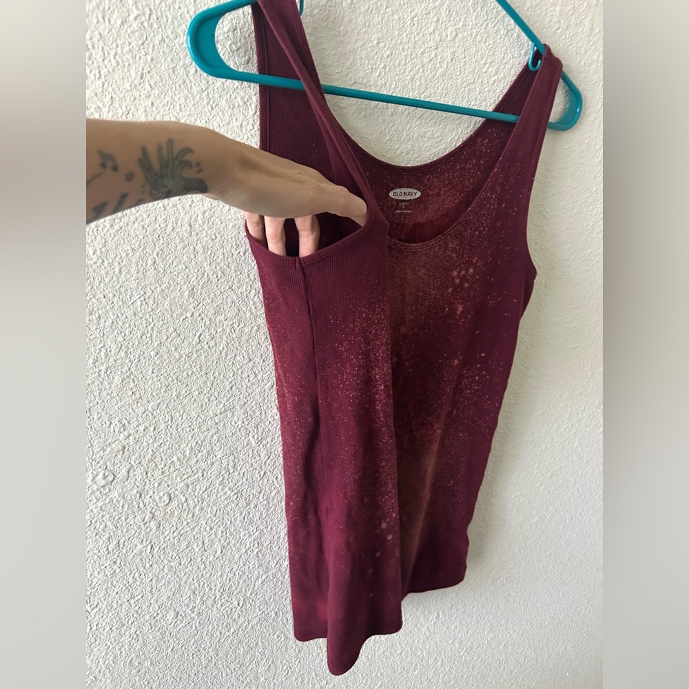 Old Navy Ribbed Tank Top Bleach Dyed Burgundy Slim Fit Tank Large - Picture 2 of 8
